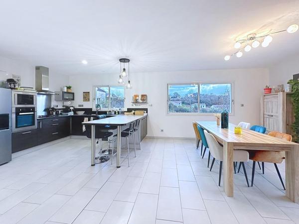 Maison de 110 m2 avec 4 chambres et sous-sol de 95 m2