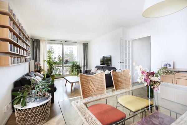 69230 – SAINT-GENIS-LAVAL – APPARTEMENT – 5 PIÈCES – 3 CHAMBRES – LOGGIAS – ÉTAGE ÉLEVÉ – LUMINEUX – ASCENSEUR – CAVE – PLACE PRIVATIVE - DPE D