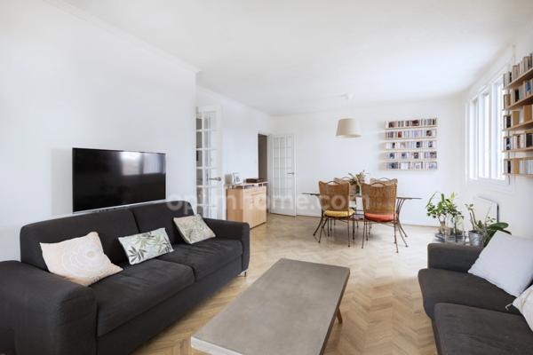 69230 – SAINT-GENIS-LAVAL – APPARTEMENT – 5 PIÈCES – 3 CHAMBRES – LOGGIAS – ÉTAGE ÉLEVÉ – LUMINEUX – ASCENSEUR – CAVE – PLACE PRIVATIVE - DPE D