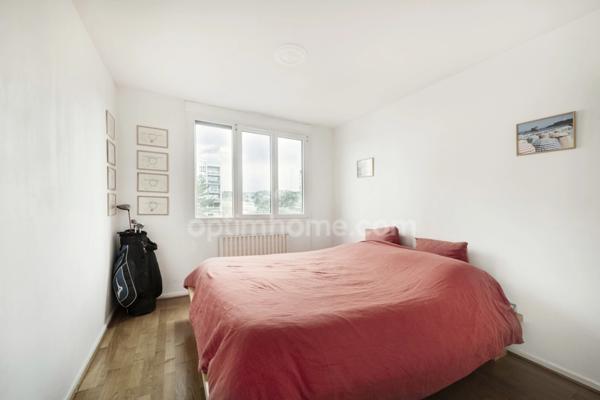 69230 – SAINT-GENIS-LAVAL – APPARTEMENT – 5 PIÈCES – 3 CHAMBRES – LOGGIAS – ÉTAGE ÉLEVÉ – LUMINEUX – ASCENSEUR – CAVE – PLACE PRIVATIVE - DPE D