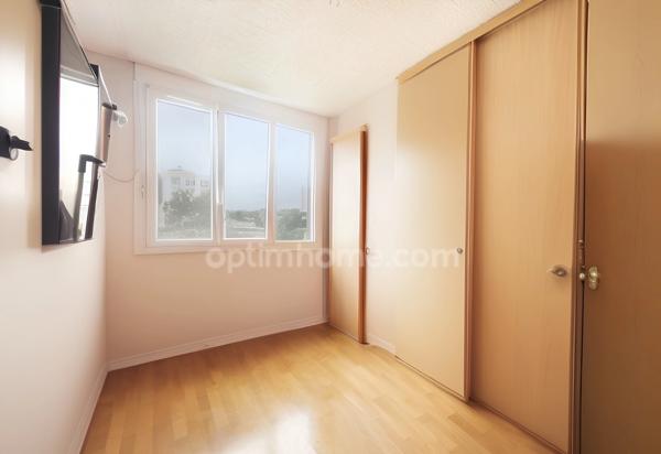 69230 – SAINT-GENIS-LAVAL – APPARTEMENT – 5 PIÈCES – 3 CHAMBRES – LOGGIAS – ÉTAGE ÉLEVÉ – LUMINEUX – ASCENSEUR – CAVE – PLACE PRIVATIVE - DPE D