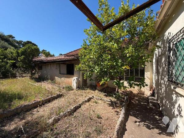 A VENDRE TOULON (VAR) 83200 - QUARTIER LES ROUTES - PETITE MAISON ANCIENNE 51.65 M2 + DEPENDANC...