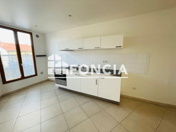 Location Appartement 2 pièces 47.02 m² - 5 PLACE DES CERISIERS Montmorency 95160