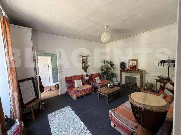 MAISON ATYPIQUE AU COEUR DE LA MONTAGNE