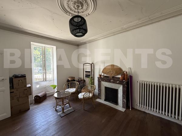 MAISON ATYPIQUE AU COEUR DE LA MONTAGNE