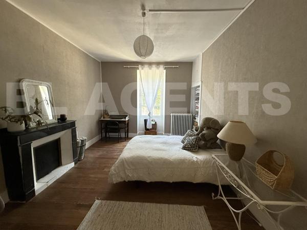 MAISON ATYPIQUE AU COEUR DE LA MONTAGNE