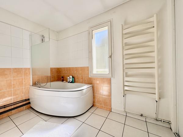 Maison
         4 pièces
        - 90 m² 259 000 € *