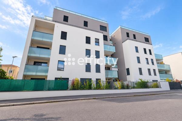 Appartement
         4 pièces
        - 80 m² 350 000 € *