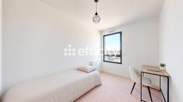 Appartement
         4 pièces
        - 80 m² 350 000 € *