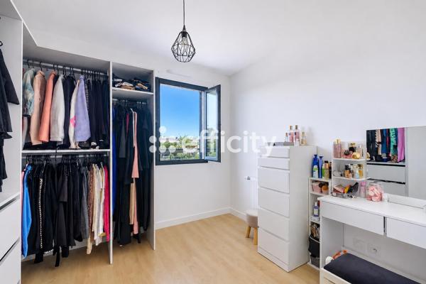 Appartement
         4 pièces
        - 80 m² 350 000 € *