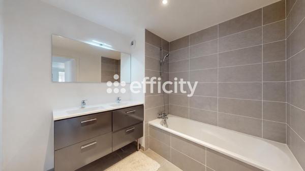 Appartement
         4 pièces
        - 80 m² 350 000 € *