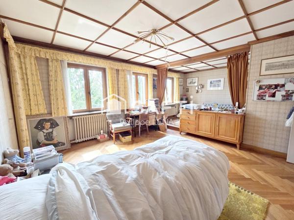 Grande Maison à rénover, terrain de 10,5 ares.