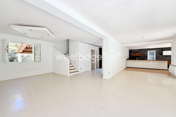 Maison à vendre 6 pièces de 145 m² à Les Adrets-de-l'Estérel