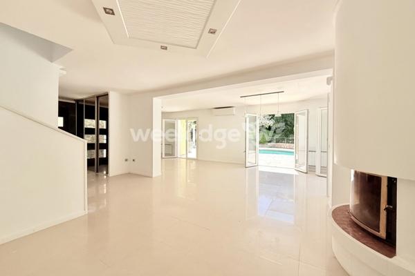 Maison à vendre 6 pièces de 145 m² à Les Adrets-de-l'Estérel