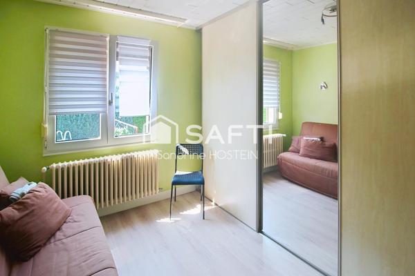 Maison libre 3 côtés avec 3 chambres, terrasse, jardin et garage!