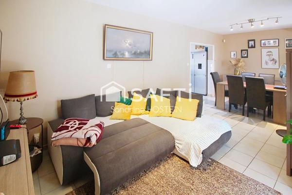 Maison libre 3 côtés avec 3 chambres, terrasse, jardin et garage!