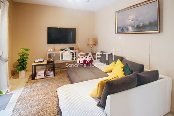 Maison libre 3 côtés avec 3 chambres, terrasse, jardin et garage!