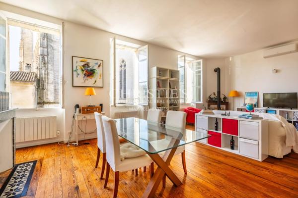 SAINT-EMILION : Immeuble commercial et habitation