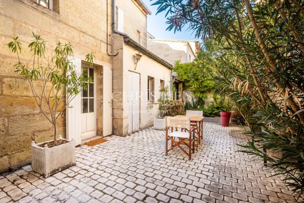 SAINT-EMILION : Immeuble commercial et habitation
