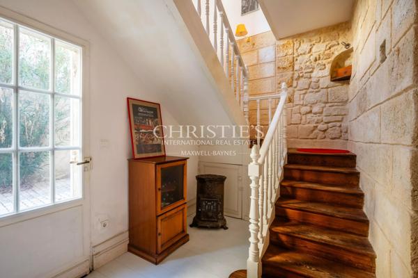 SAINT-EMILION : Immeuble commercial et habitation