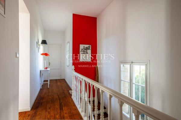 SAINT-EMILION : Immeuble commercial et habitation