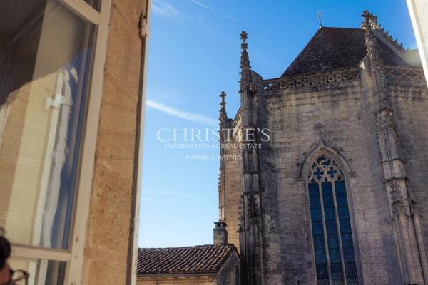 SAINT-EMILION : Immeuble commercial et habitation