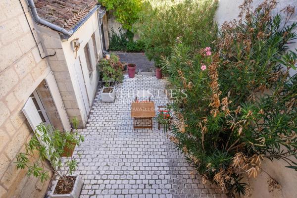 SAINT-EMILION : Immeuble commercial et habitation