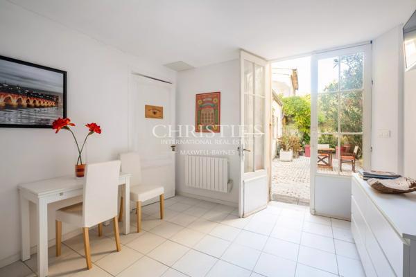 SAINT-EMILION : Immeuble commercial et habitation
