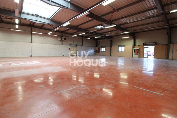 À SAISIR ? Vaste local d'activité aux volumes exceptionnels