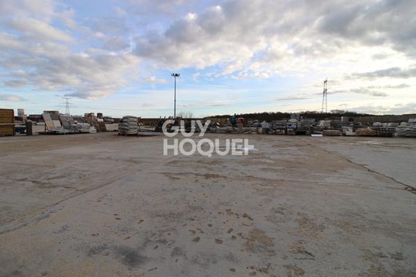 À SAISIR ? Vaste local d'activité aux volumes exceptionnels