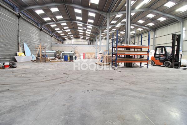 À SAISIR ? Vaste local d'activité aux volumes exceptionnels