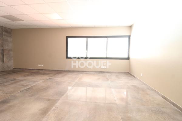 À SAISIR ? Vaste local d'activité aux volumes exceptionnels