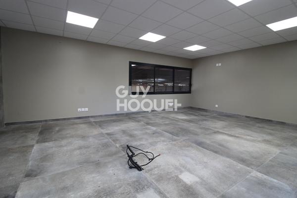 À SAISIR ? Vaste local d'activité aux volumes exceptionnels