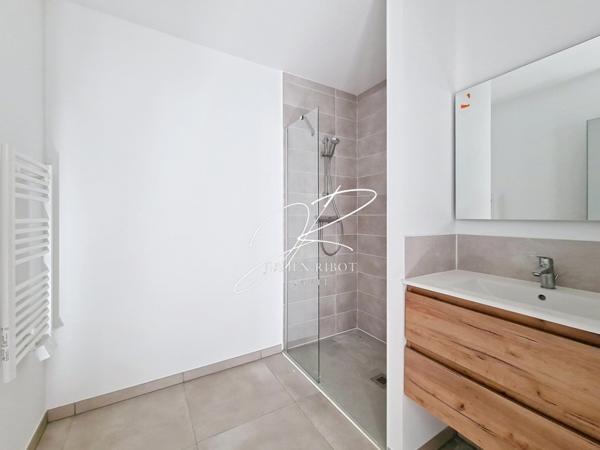 Appartement T3 62 m² terrasse et parking