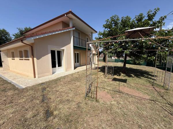 Location                                                      Maison
                        
                     4 pièces                      120 m2                     à Brive-la-Gaillarde