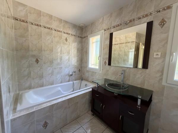 Location                                                      Maison
                        
                     4 pièces                      120 m2                     à Brive-la-Gaillarde