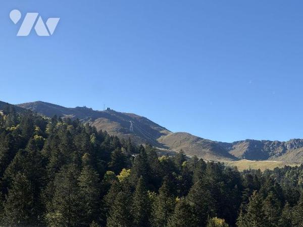 LAVEISSIERE - Le Lioran (centre station - à 200 m des pistes) 

Sur une parcelle de terrain d...
