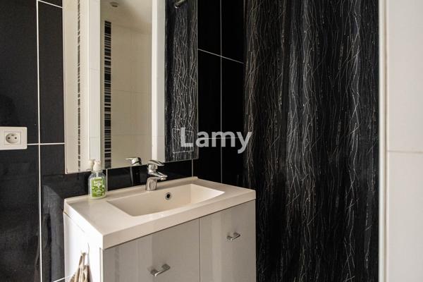 T3 quartier halles avec 2 balcons