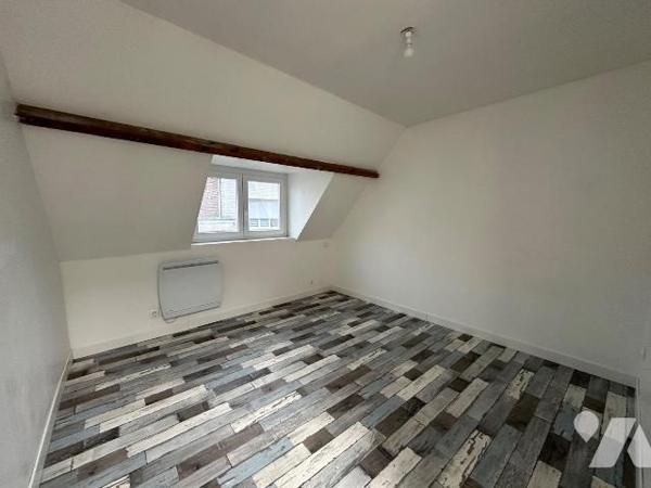Maison mitoyenne située à Gravelines, d'une surface habitable de 100,15 m², offrant un beau pot...