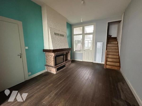 Maison mitoyenne située à Gravelines, d'une surface habitable de 100,15 m², offrant un beau pot...