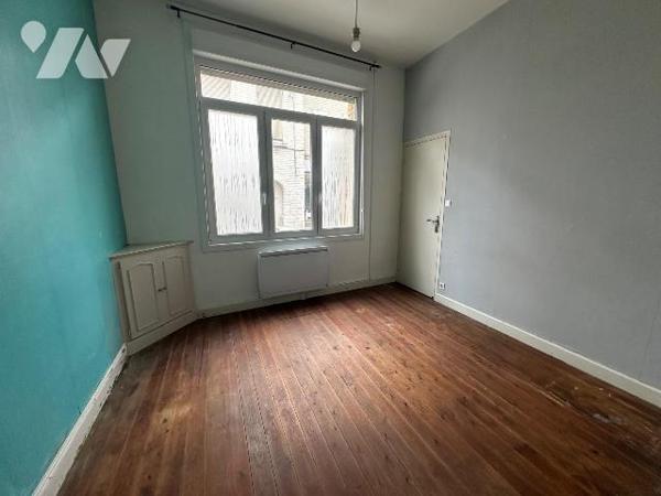 Maison mitoyenne située à Gravelines, d'une surface habitable de 100,15 m², offrant un beau pot...
