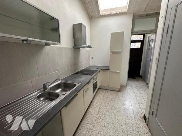 Maison mitoyenne située à Gravelines, d'une surface habitable de 100,15 m², offrant un beau pot...