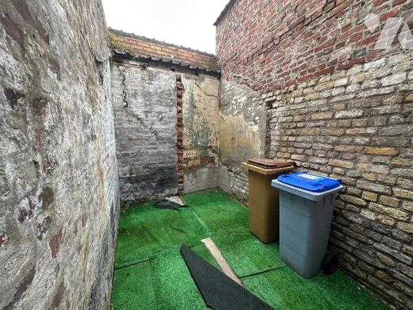 Maison mitoyenne située à Gravelines, d'une surface habitable de 100,15 m², offrant un beau pot...
