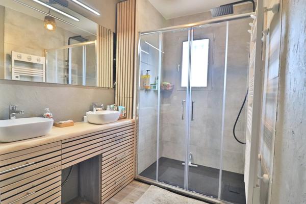 Saint Maximin maison T6 145m2 terrain 1200m2