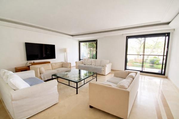 NEUILLY SUR SEINE - DUPLEX D'EXCEPTION AVEC VUE SUR LA SEINE (4/5 CHAMBRES)