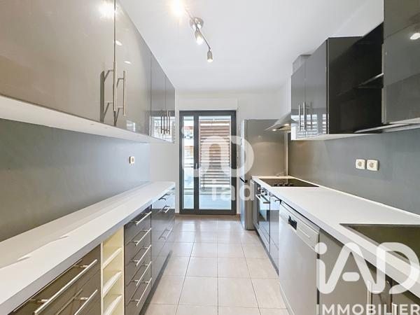 Location appartement 3 pièces 68 m² Marseille 2