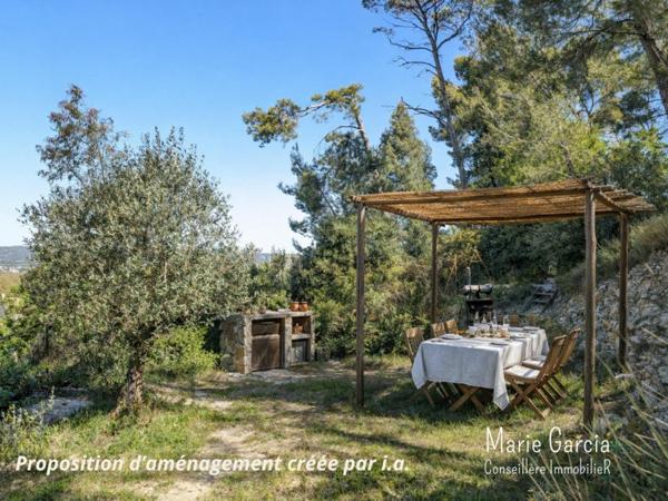 Maison en pierre avec jardin, garage et stationnements