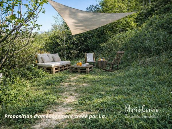Maison en pierre avec jardin, garage et stationnements
