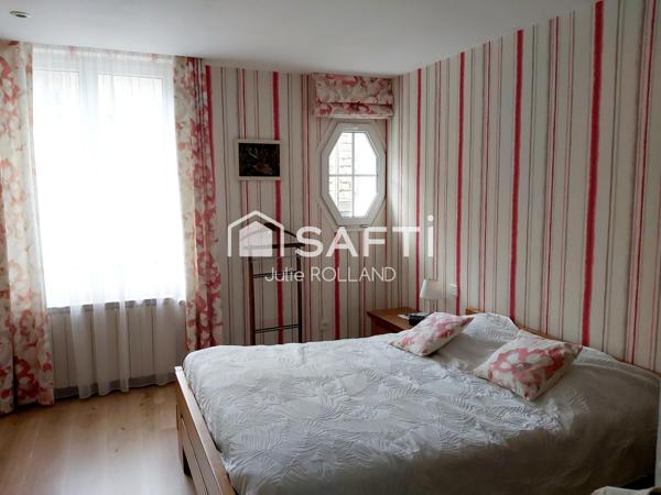 MAISON DE VILLE PROCHE DE TOUS COMMERCES ET GARE