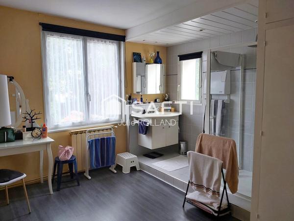 MAISON DE VILLE PROCHE DE TOUS COMMERCES ET GARE